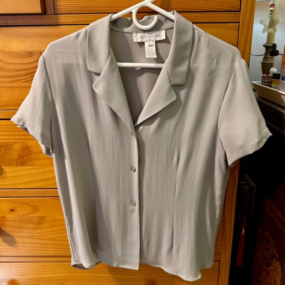 Jones of New York - 100% Silk Light Silver Grey Blouse w/Cap Sleeves